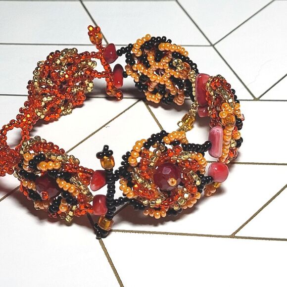 Vintage handmade beaded bracelet - Picture 1 of 10